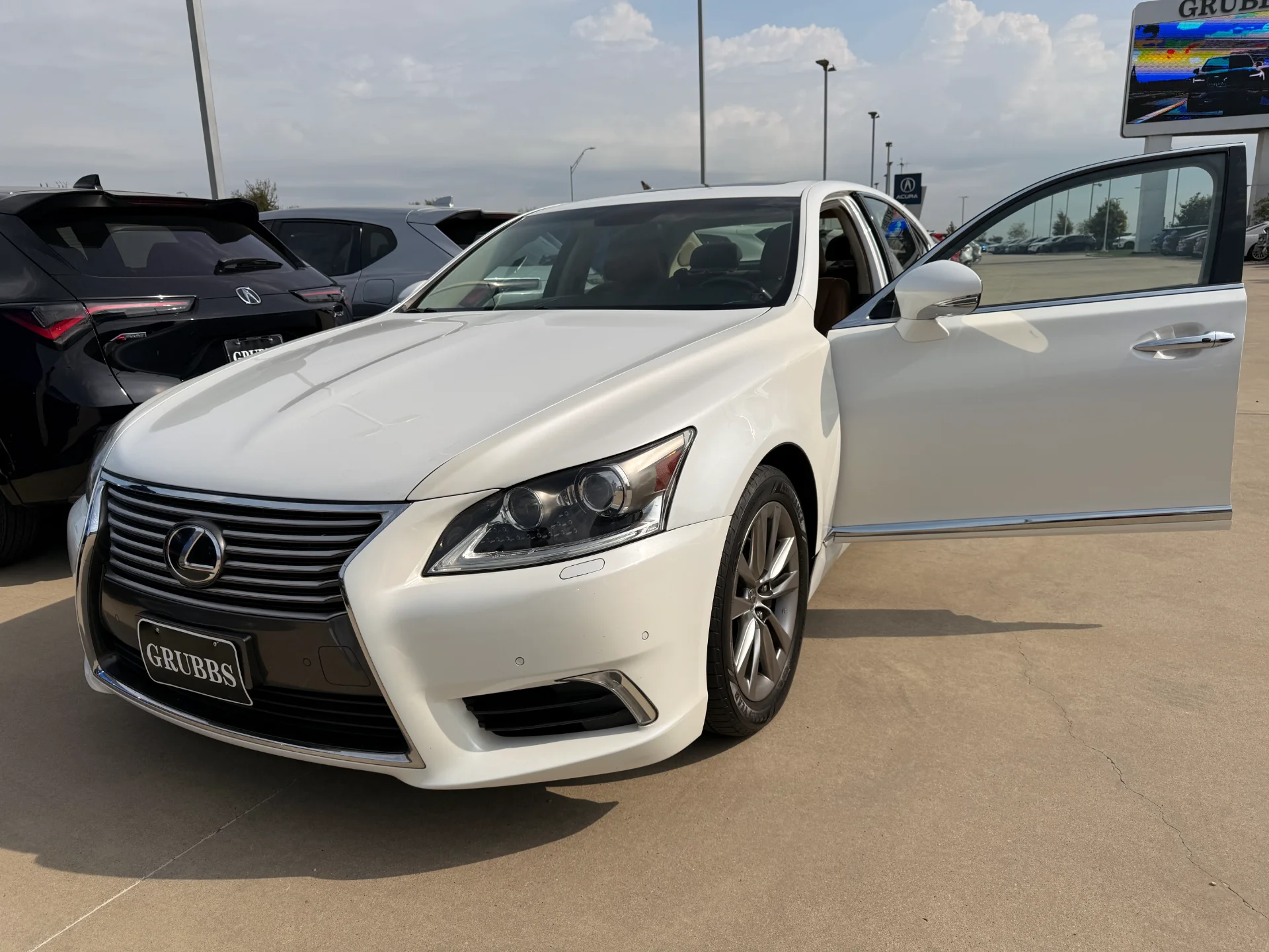2013 LEXUS LS front exterior - VIN ending D5115264 - Grapevine TX